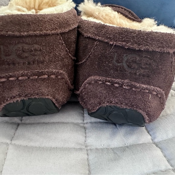 UGG Unisex-Child Ascot Slipper - Picture 4 of 6